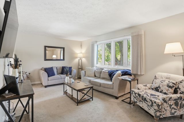 729 Colonial Way, Greenwood, IN 46142