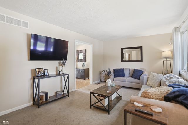 729 Colonial Way, Greenwood, IN 46142