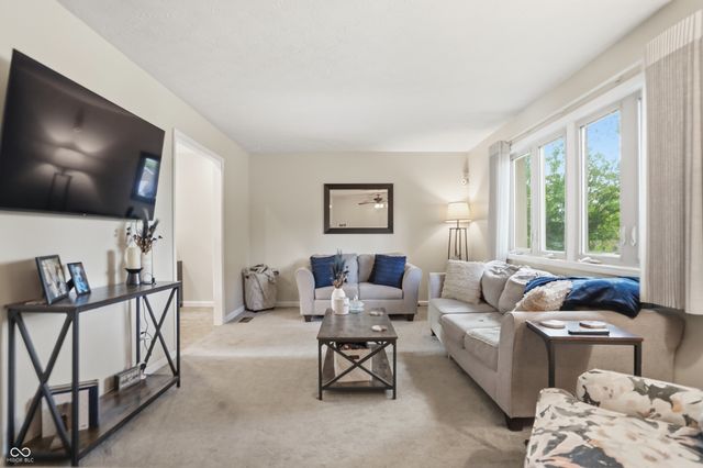 729 Colonial Way, Greenwood, IN 46142