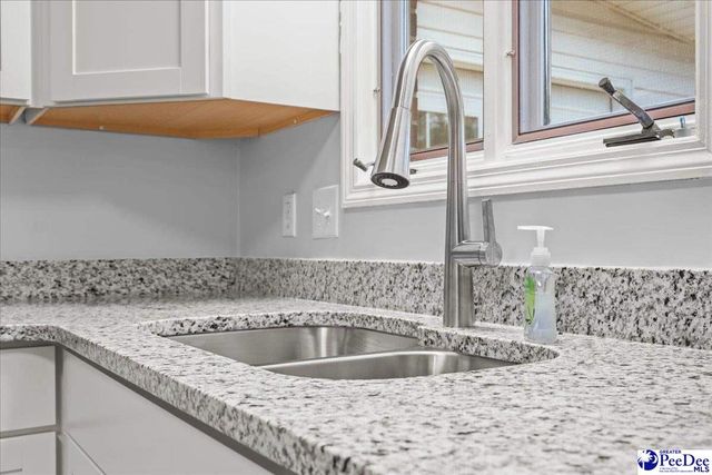 1502 Palmetto Dr, Hartsville, SC 29550