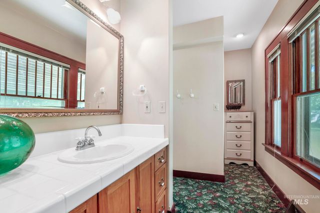 916 Hankins Rd N, Twin Falls, ID 83301