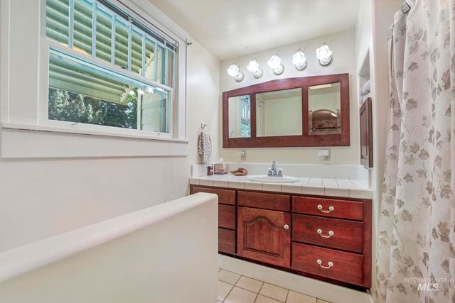 916 Hankins Rd N, Twin Falls, ID 83301