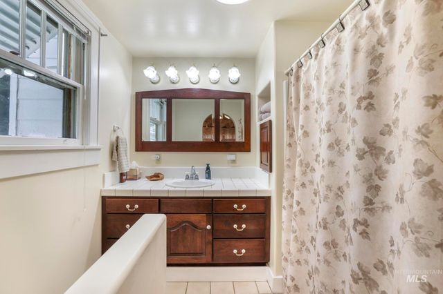 916 Hankins Rd N, Twin Falls, ID 83301