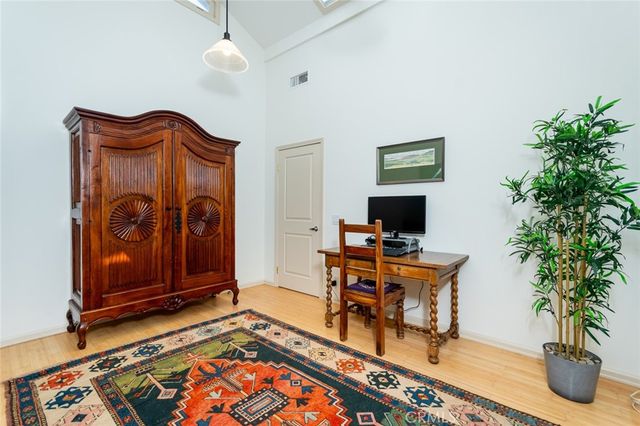 1404 Corona Drive, Glendale, CA 91205