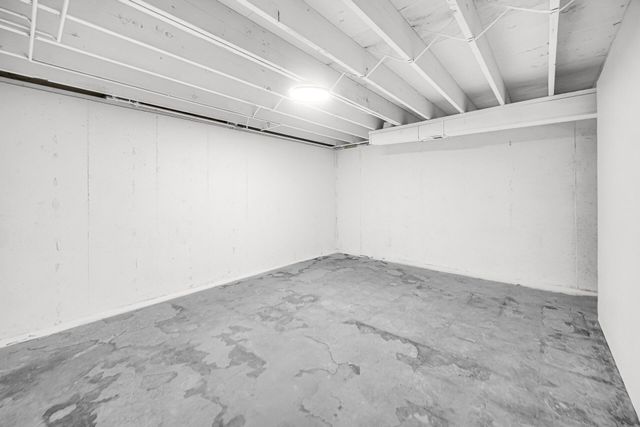 216 Cherokee Drive, Lowell, IN 46356