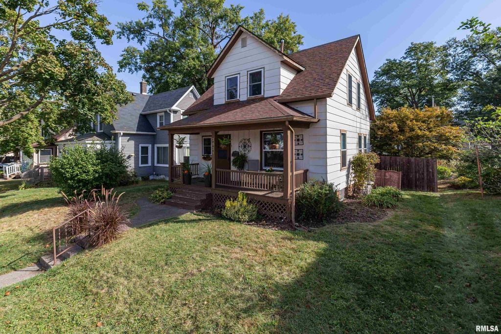 2821 LECLAIRE Street, Davenport, IA 52803