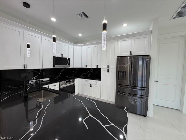 2906 29th ST SW, Lehigh Acres, FL 33976