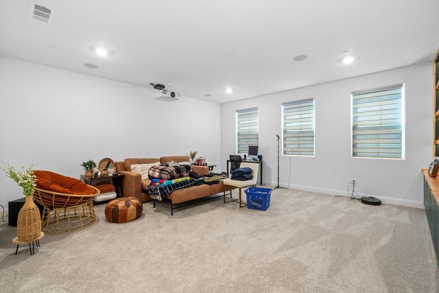 6436 E Ramona Way, Fresno, CA 93727