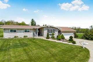 262 Castle TERRACE, Fontana, WI 53125