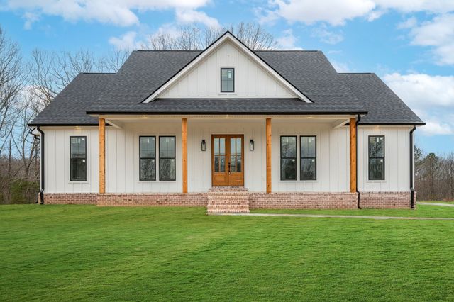 3213 Carolina Ave, Centerville, TN 37033