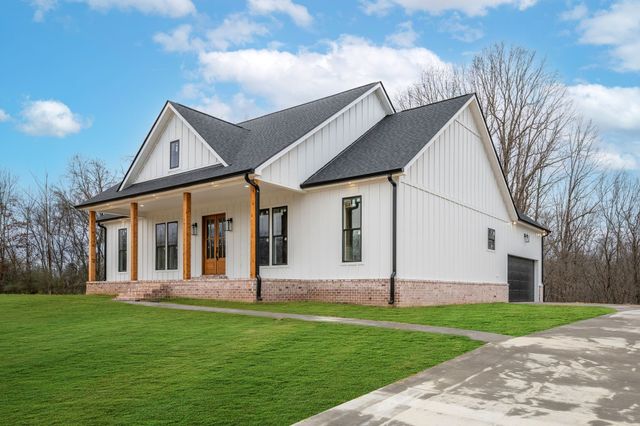 3213 Carolina Ave, Centerville, TN 37033