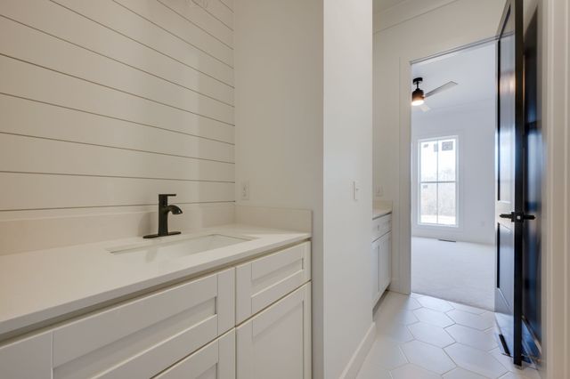 3213 Carolina Ave, Centerville, TN 37033