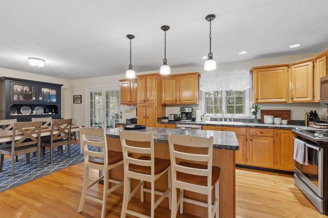 4 Brookside Ln, Sterling, MA 01564
