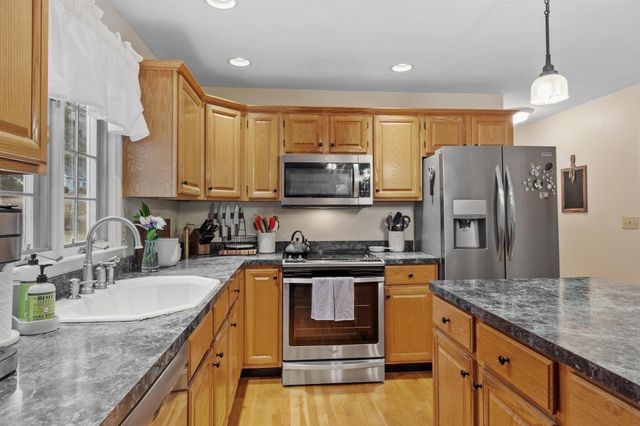 4 Brookside Ln, Sterling, MA 01564