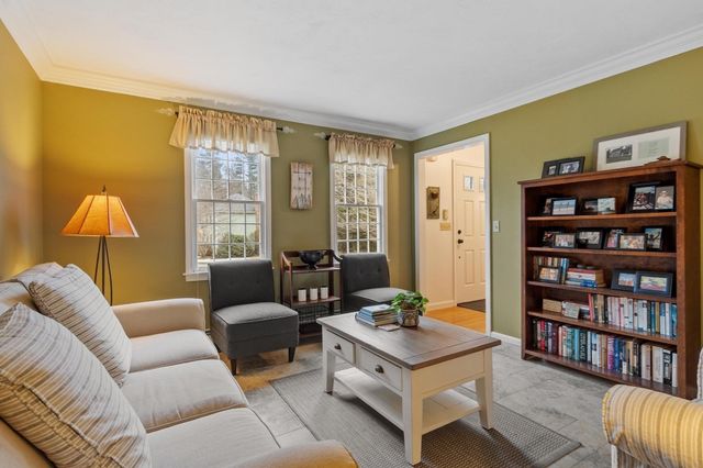 4 Brookside Ln, Sterling, MA 01564