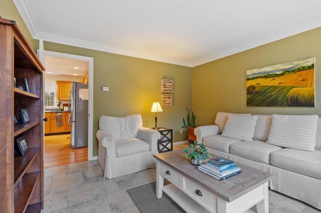 4 Brookside Ln, Sterling, MA 01564