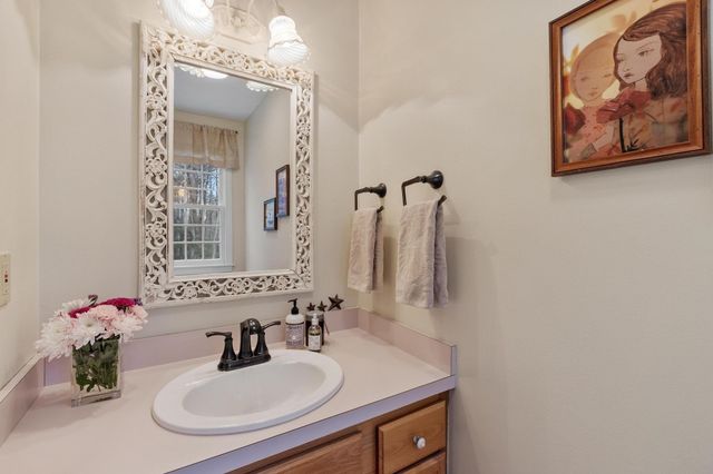 4 Brookside Ln, Sterling, MA 01564
