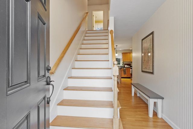 4 Brookside Ln, Sterling, MA 01564