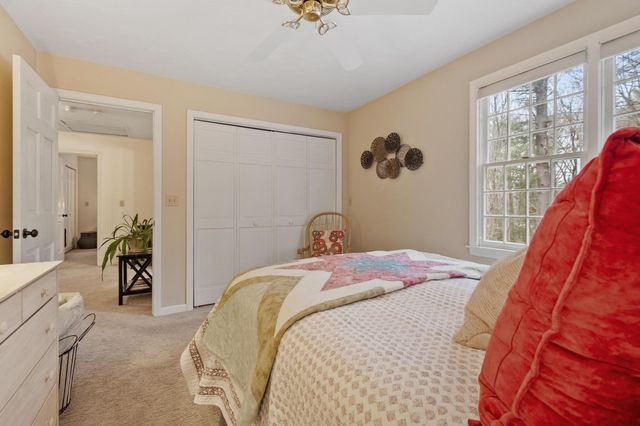 4 Brookside Ln, Sterling, MA 01564