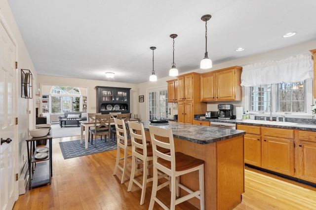 4 Brookside Ln, Sterling, MA 01564