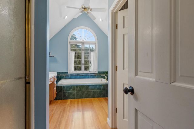 4 Brookside Ln, Sterling, MA 01564