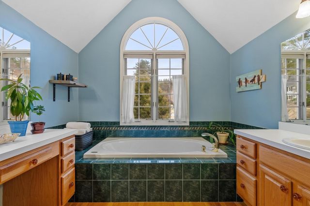 4 Brookside Ln, Sterling, MA 01564