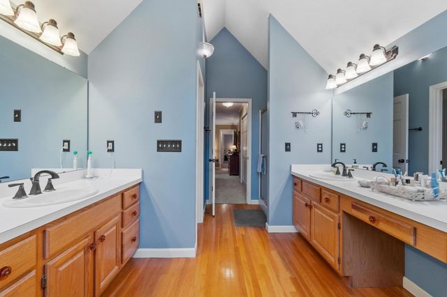 4 Brookside Ln, Sterling, MA 01564