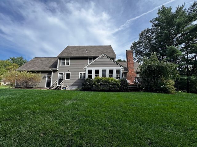 4 Brookside Ln, Sterling, MA 01564