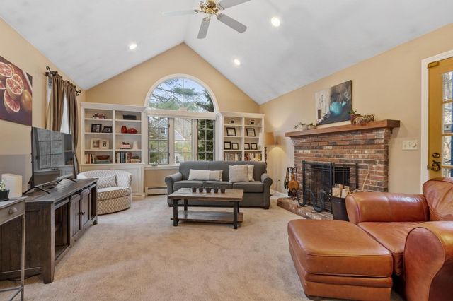 4 Brookside Ln, Sterling, MA 01564