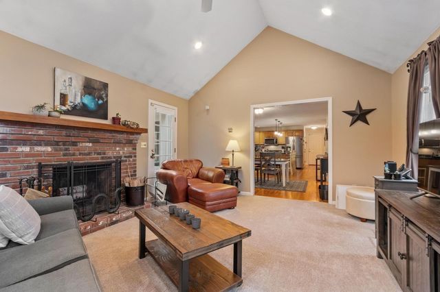 4 Brookside Ln, Sterling, MA 01564