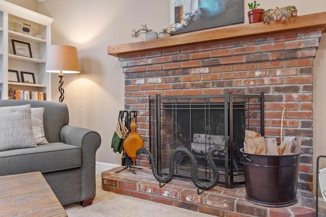 4 Brookside Ln, Sterling, MA 01564