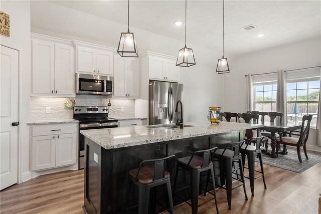 401 Brazos Bend, Snook, TX 77878