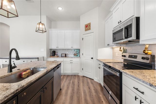 401 Brazos Bend, Snook, TX 77878