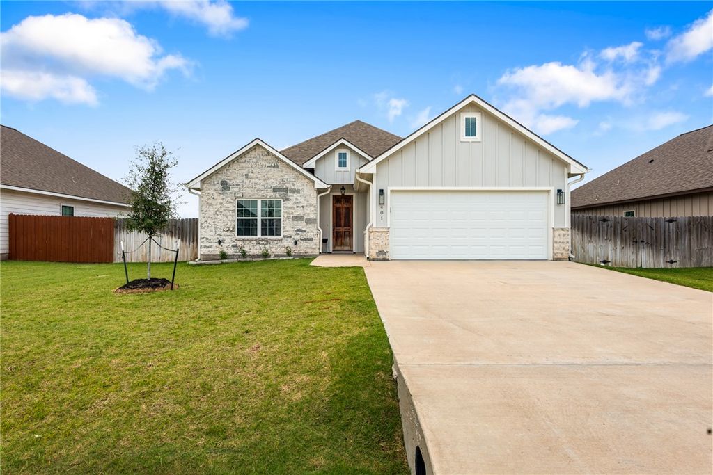 401 Brazos Bend, Snook, TX 77878