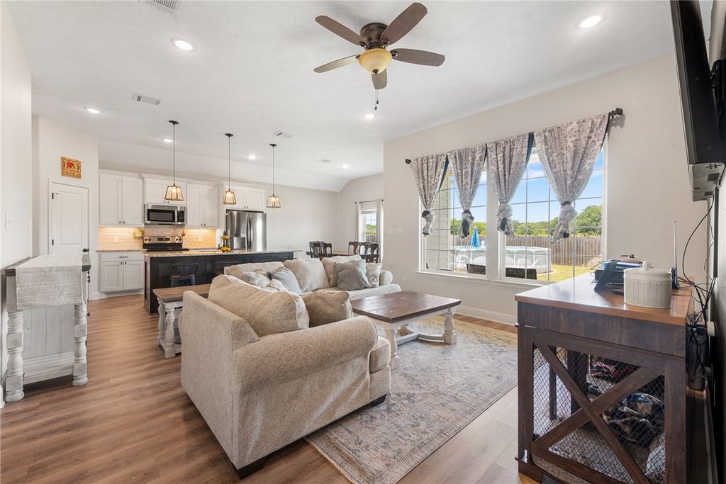 401 Brazos Bend, Snook, TX 77878 — photo 4