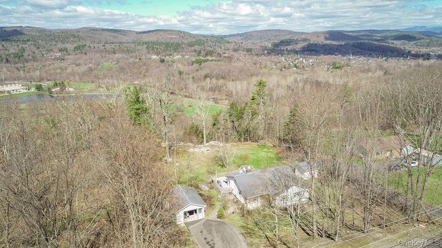 4 Old Plank Road, Ellenville, NY 12428