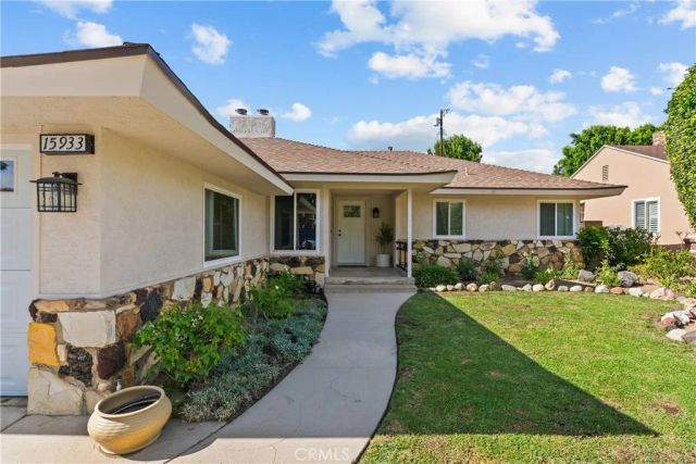 15933 Tupper Street, North Hills, CA 91343