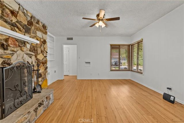 15933 Tupper Street, North Hills, CA 91343
