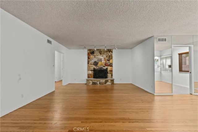 15933 Tupper Street, North Hills, CA 91343