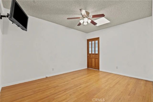 15933 Tupper Street, North Hills, CA 91343