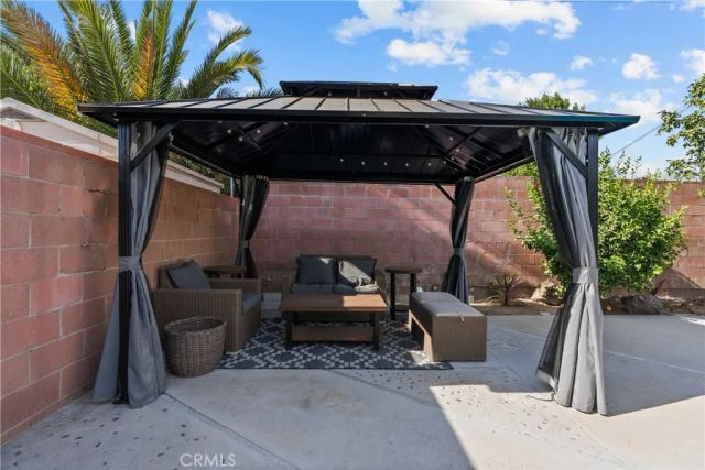 15933 Tupper Street, North Hills, CA 91343