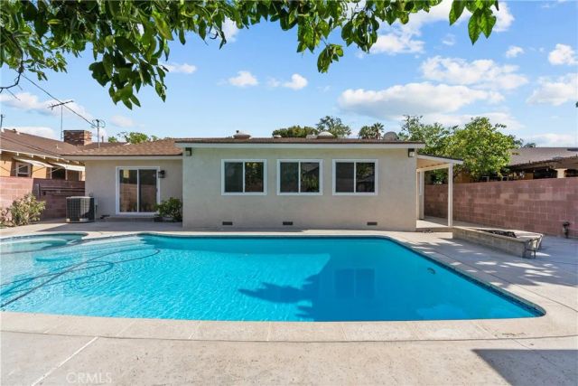 15933 Tupper Street, North Hills, CA 91343