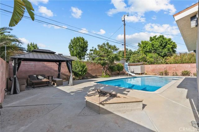 15933 Tupper Street, North Hills, CA 91343