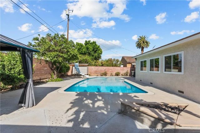 15933 Tupper Street, North Hills, CA 91343
