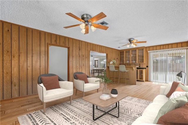 15933 Tupper Street, North Hills, CA 91343