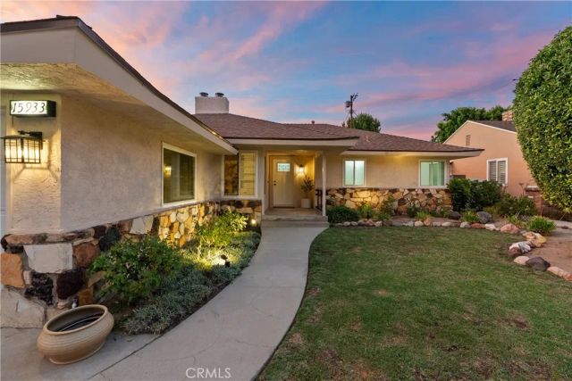 15933 Tupper Street, North Hills, CA 91343