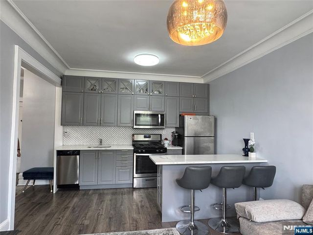 16 Forest Street 404, Montclair, NJ 07042