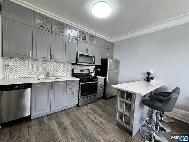 16 Forest Street 404, Montclair, NJ 07042