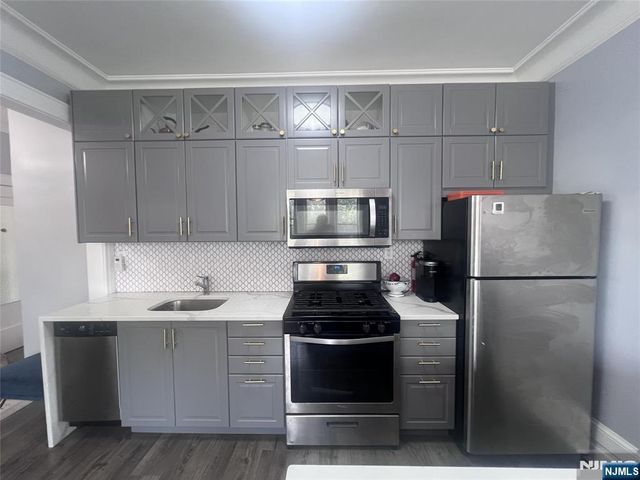 16 Forest Street 404, Montclair, NJ 07042