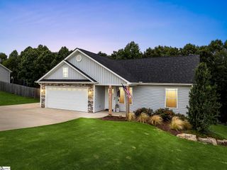 443 Silver Thorne Drive, Wellford, SC 29385